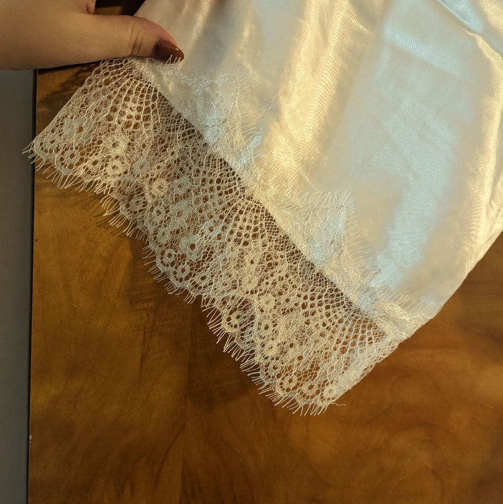 VTG Satin/Silk Robe - Picture 6 of 6